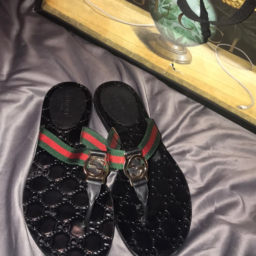 Gucci flip flops rarely used comes with box